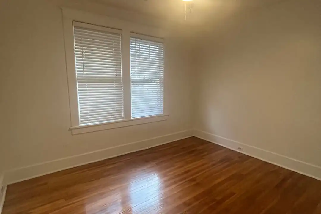 123 Stonewall St unit 2 – pohled 3