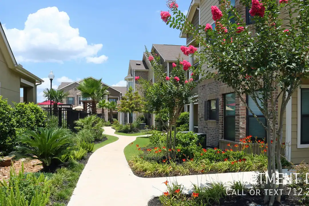 11746 Northpointe Blvd - View 2