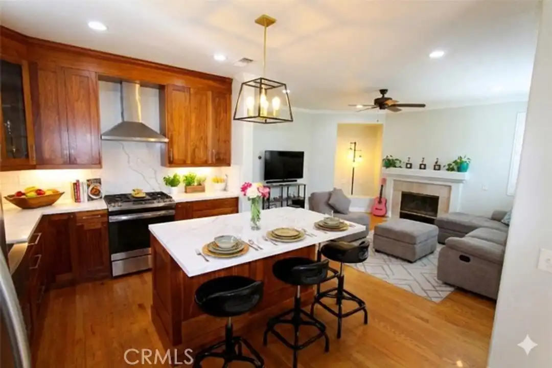 25712 Hammet Cir - More