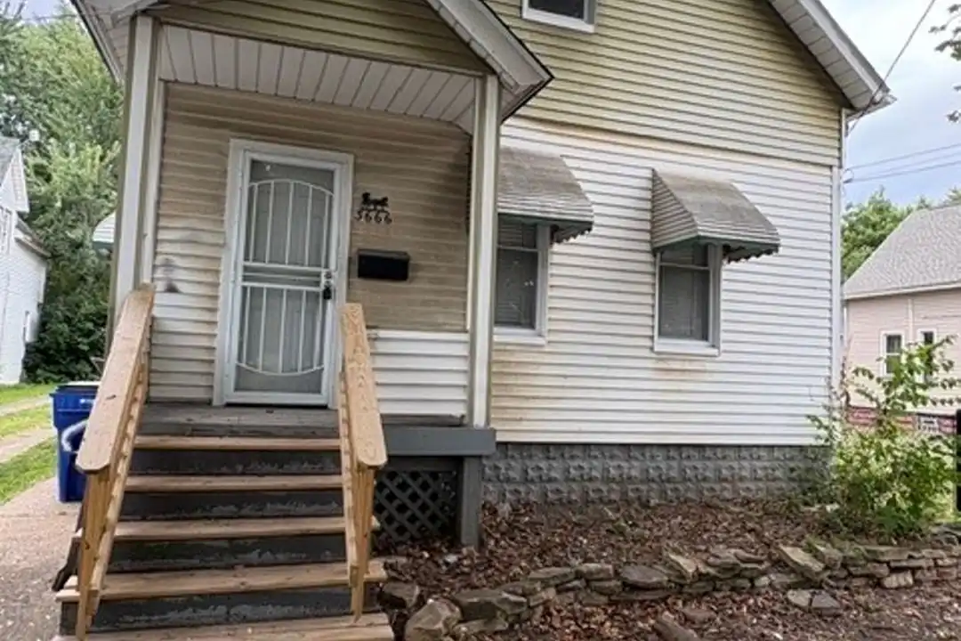 3666 E 57th St – photo 1