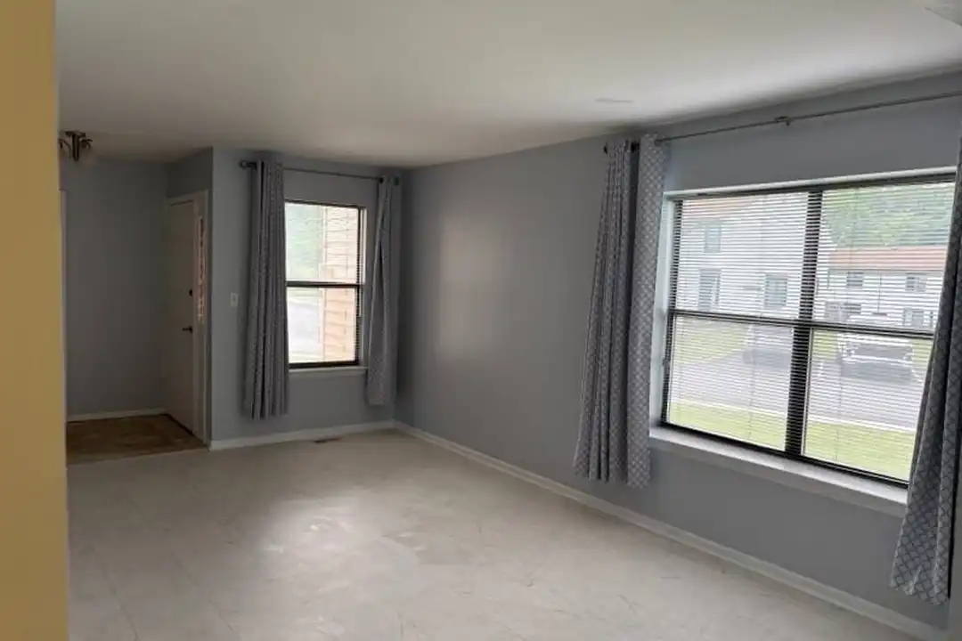 131 Locust Ct - View 3
