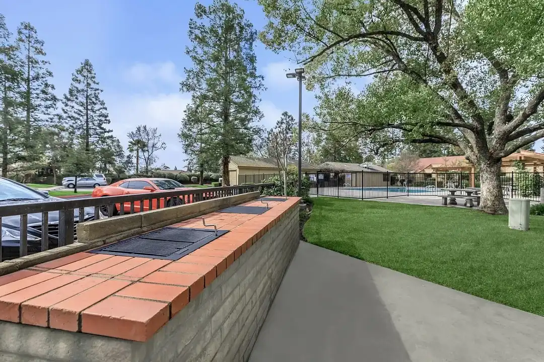 Pine Tree Village – photo 1