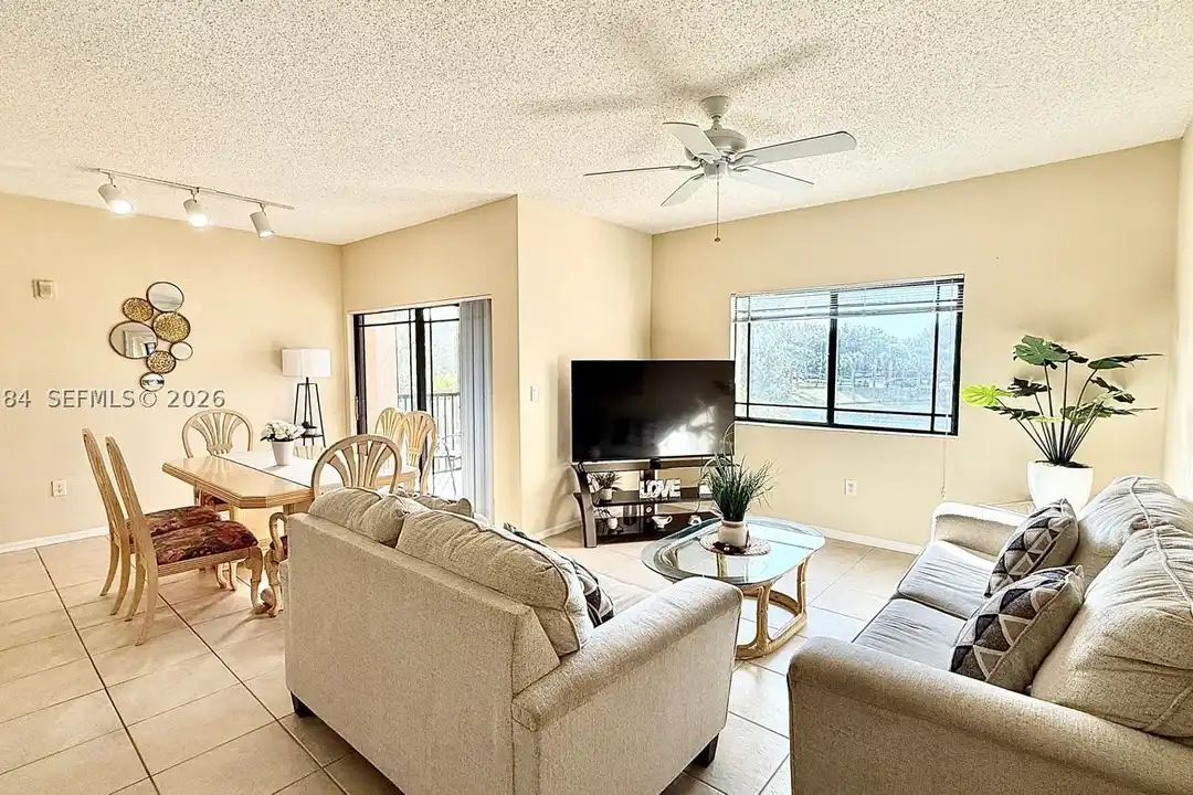 Apartment in Palm Beach Gardens - View 2