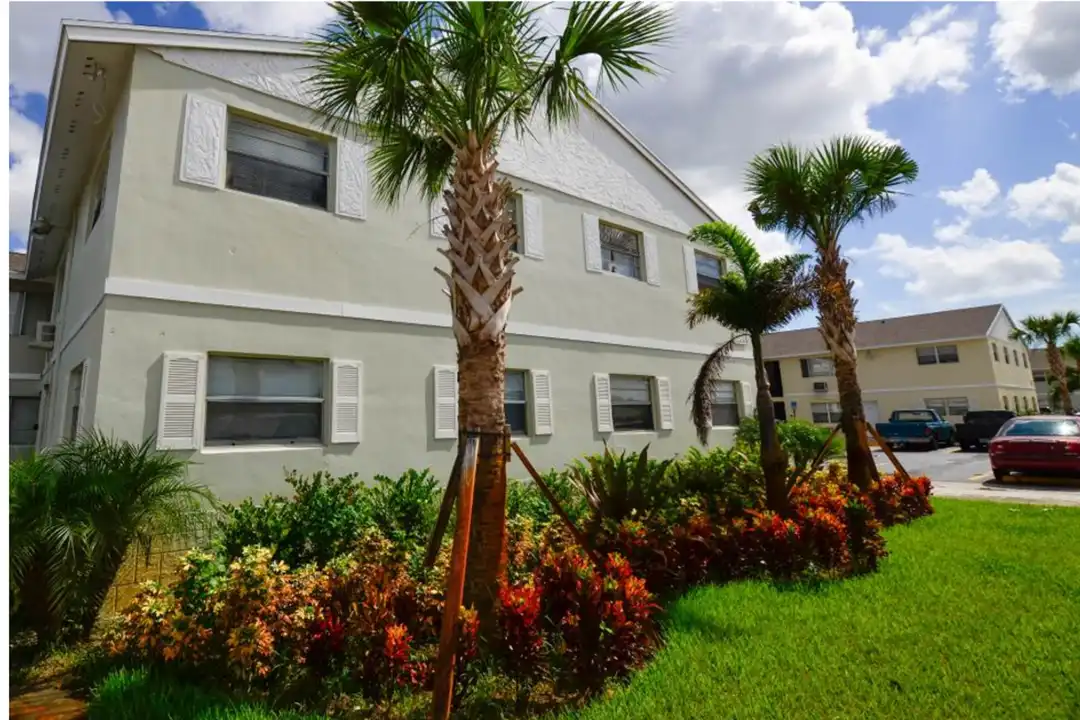 1540 Blue Heron Blvd unit 1540-34 2/1L – photo 1