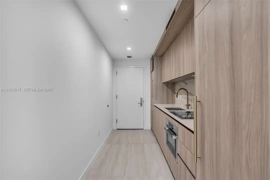 Apartment in Miami, Torch of Friendship - View 5