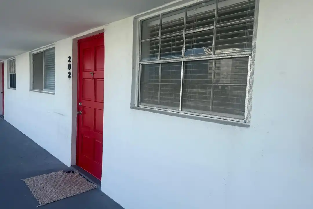 402 Lake Shore Dr unit 202 – photo 1 of 13
