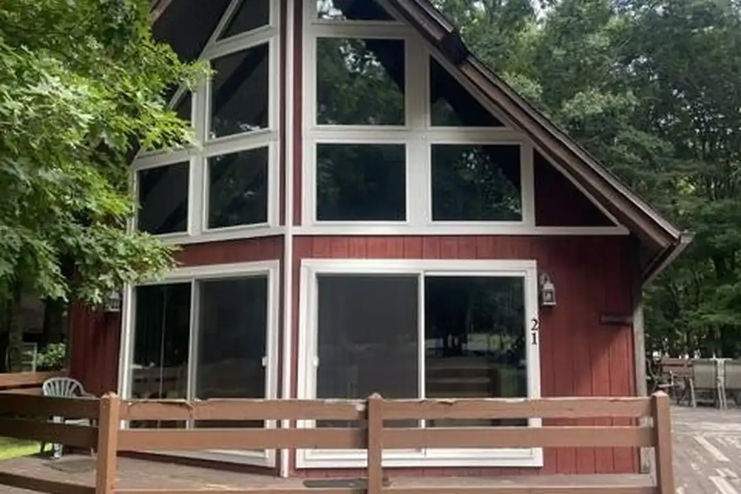 21 Lindbergh Cir – photo 1 of 8