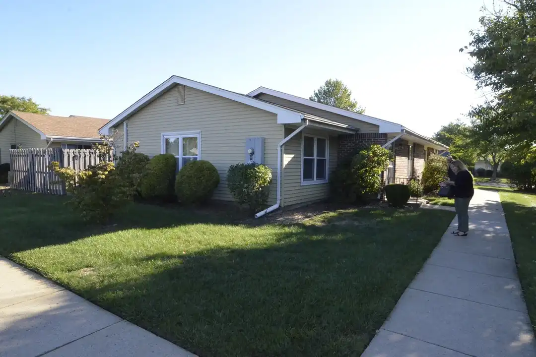 525 Belford Rd unit D - View 2