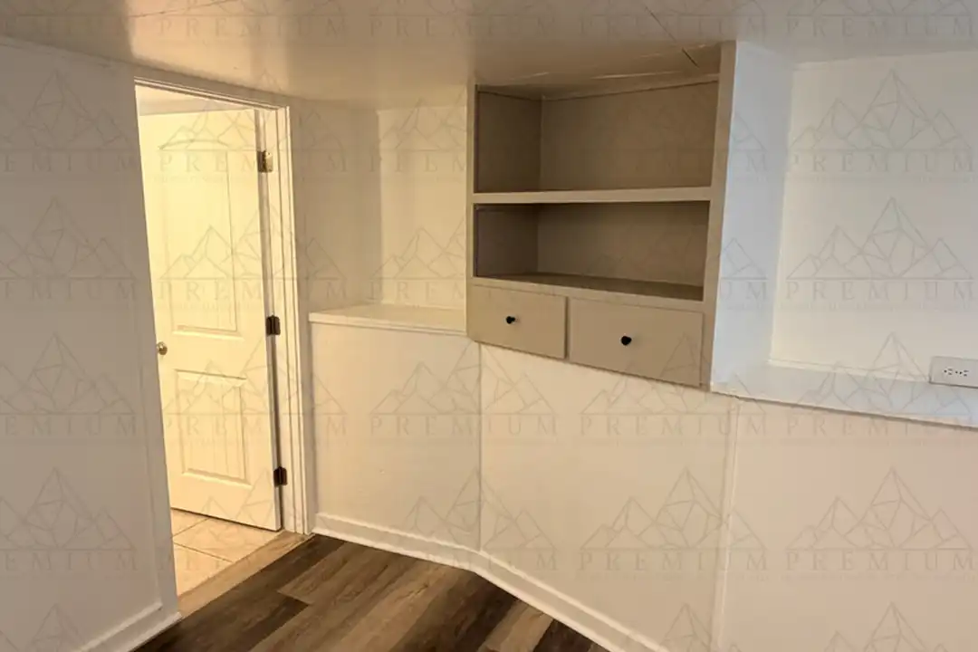 214 E 7th Pl unit #4 - View 6