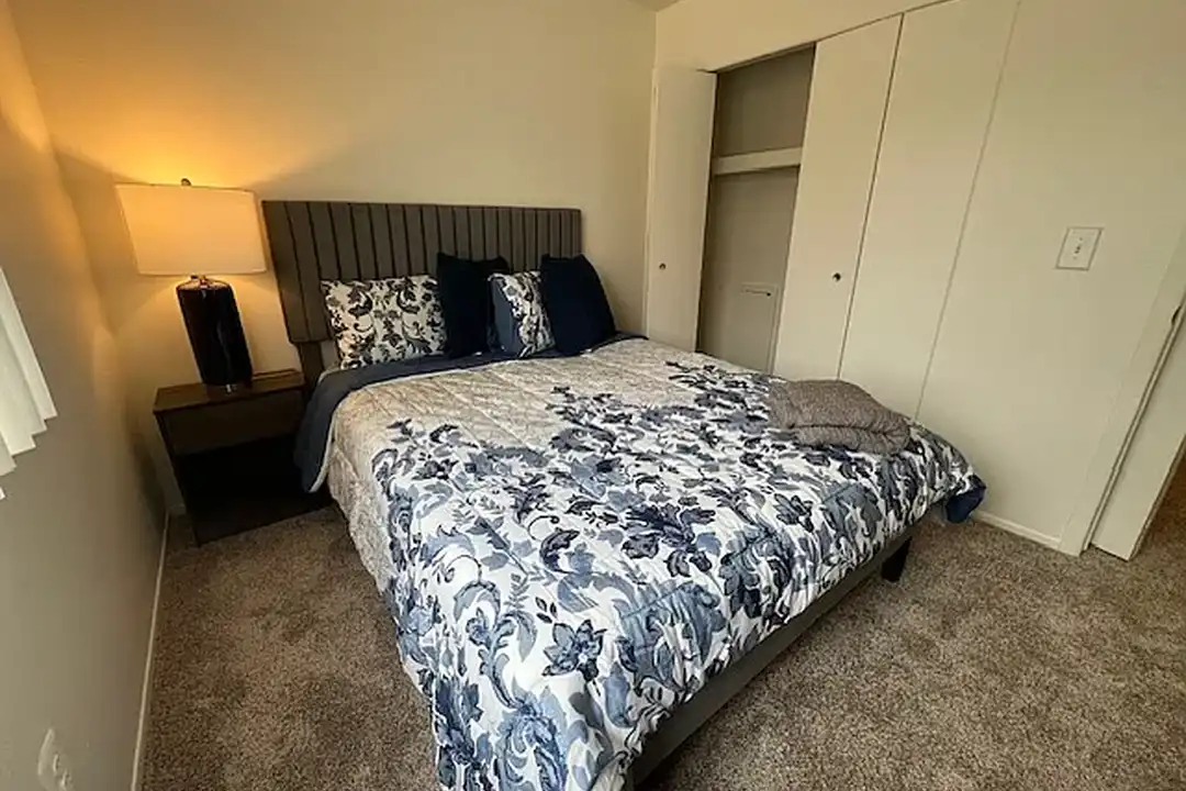 Lexington Manor Apartments – photo 1 of 21