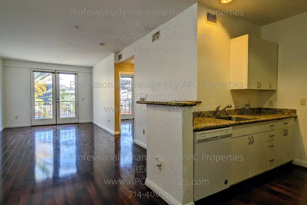 Apartment in Anaheim - View 2