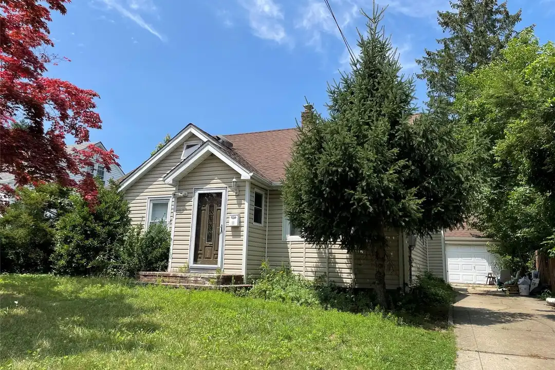6 Dawes Ave – photo 1 of 11