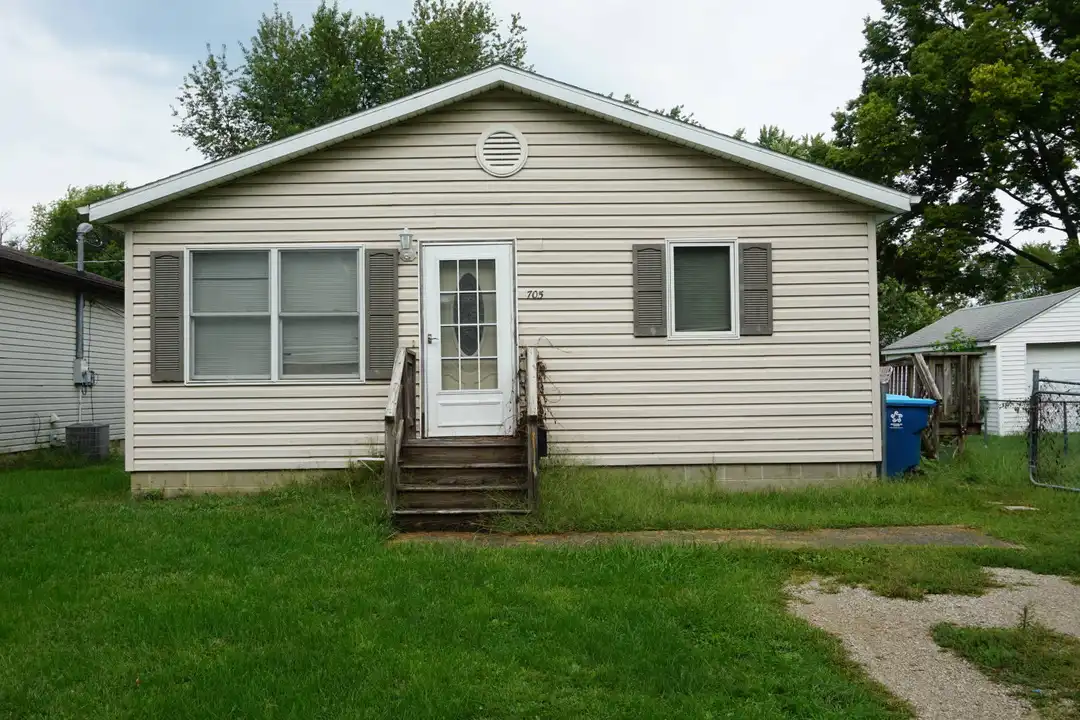 705 E Timber St – photo 1 of 17
