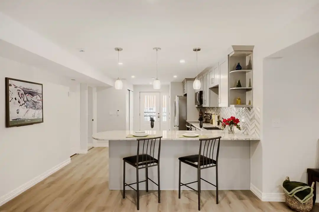 7725 E Byers Ave - View 5
