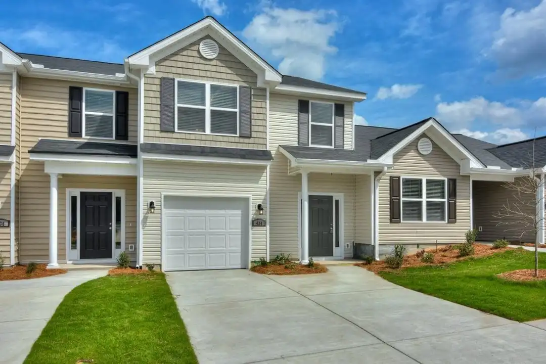 425 Amesbury Dr - View 4