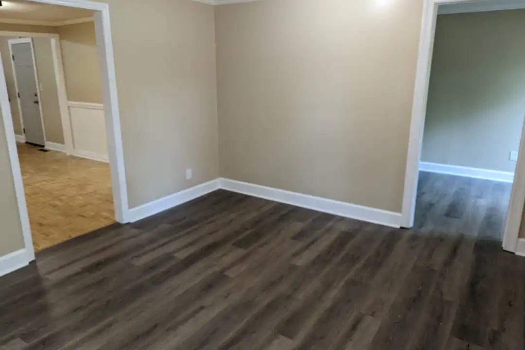 828 Crescent Dr - View 5
