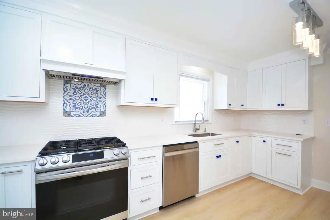 2501 Eastern Point Ct - View 6