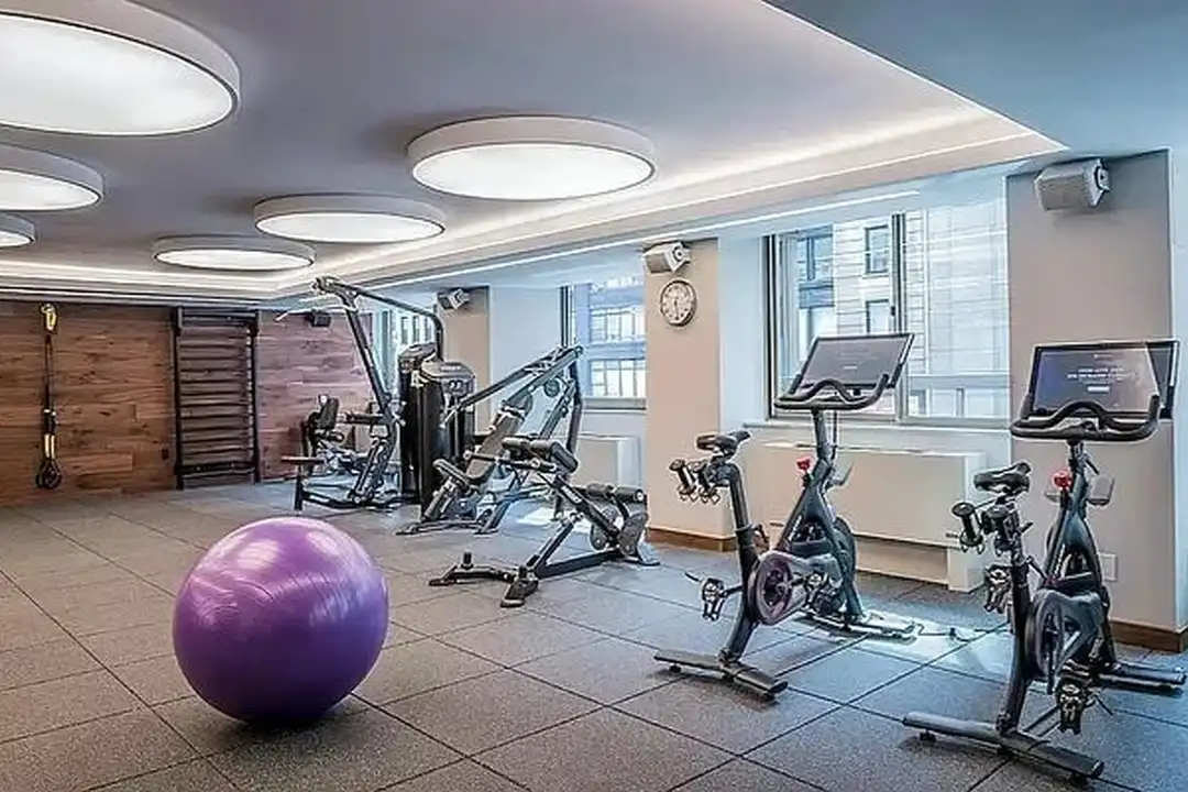 130 W 15th St unit 9B - Pogled 6