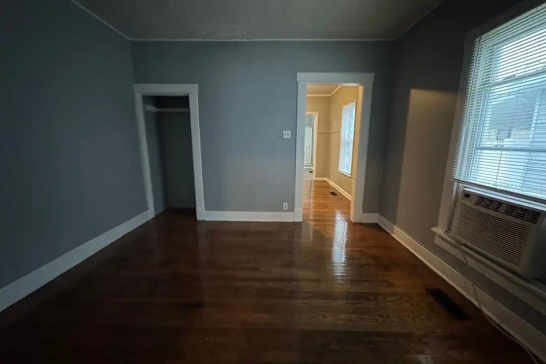 1354 N Olney St unit 1356 N Olney St – pohled 5