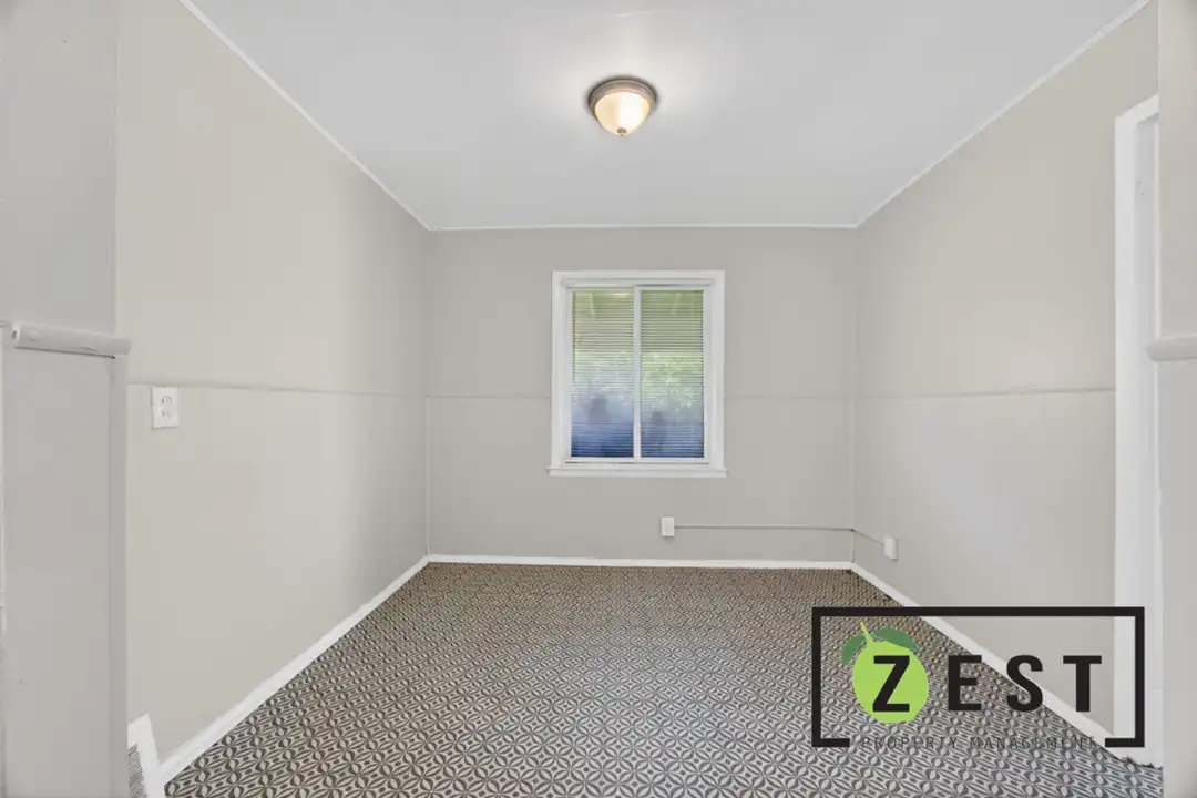 8262 Rosemont Ave - More