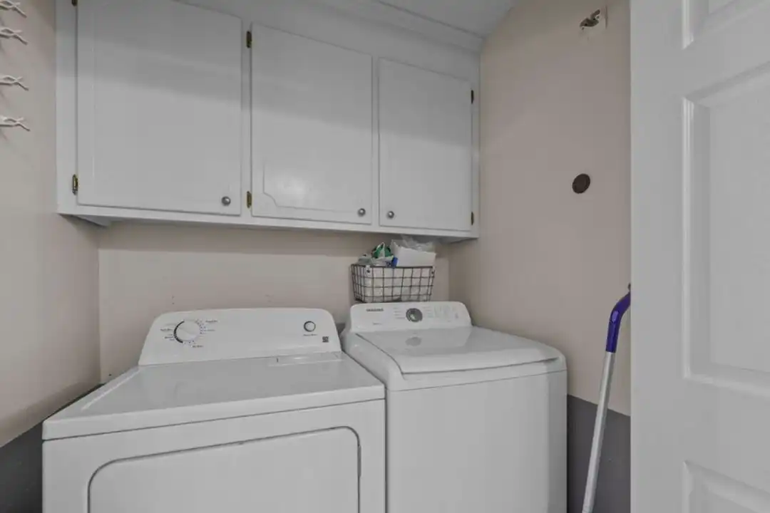 3917 Sterling Pointe Dr - View 4