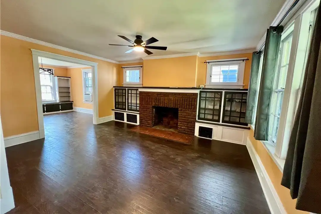124 E Wallace Ave - View 2
