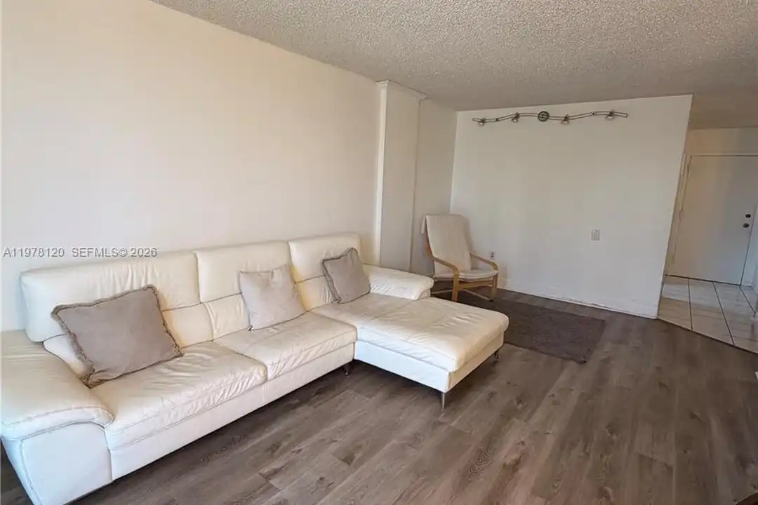 16851 NE 23rd Ave unit B304 - View 3