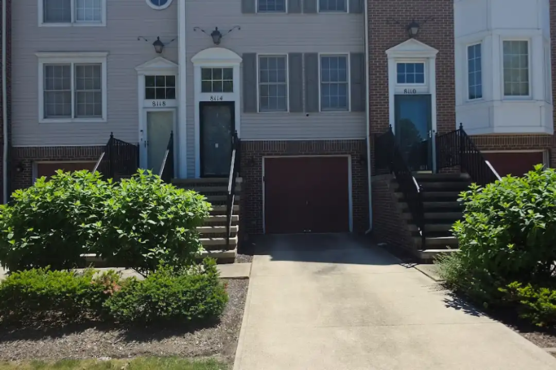 8114 Chester Pkwy – photo 1