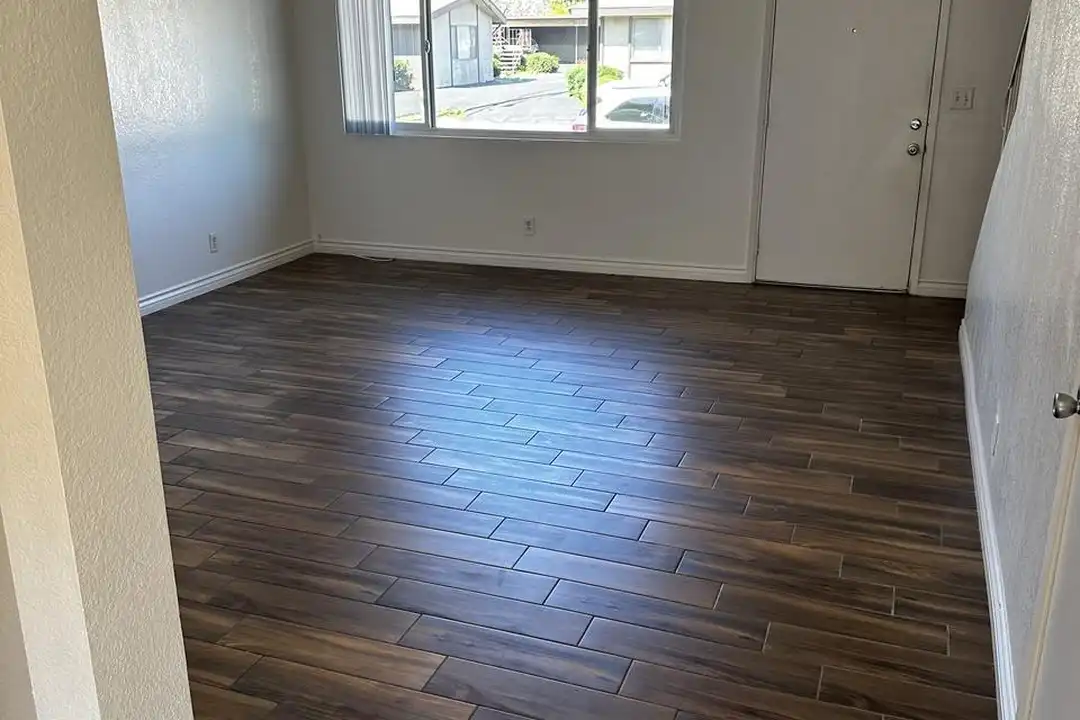 Apartment in La Verne - View 2