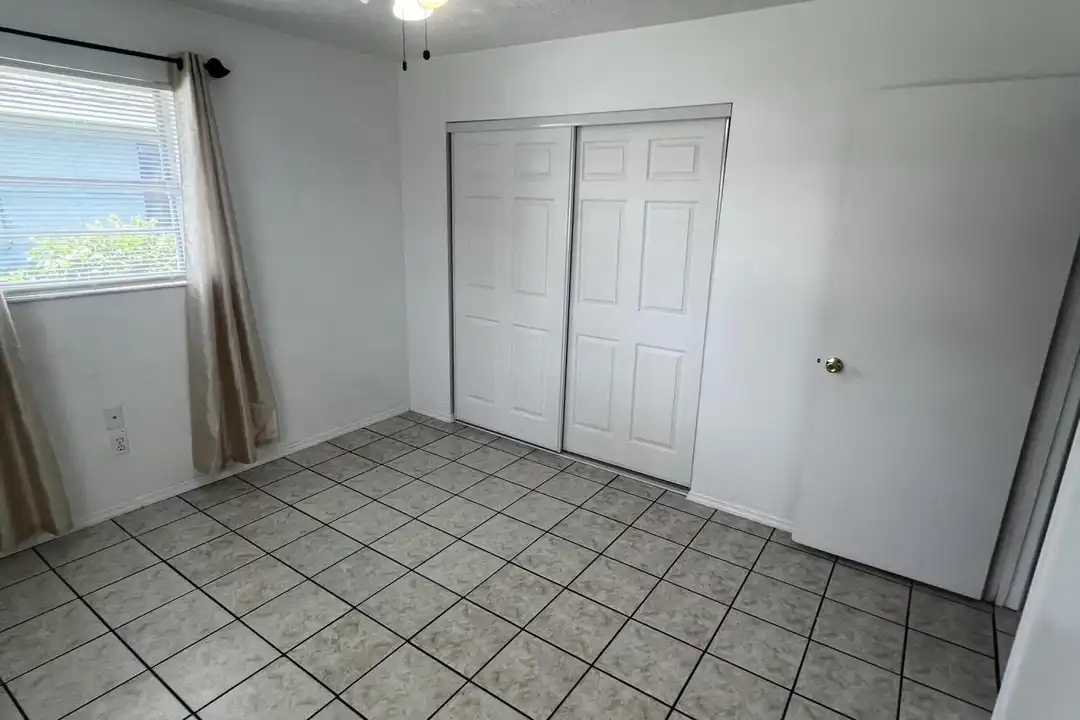 173 SE Fallon Dr - View 6