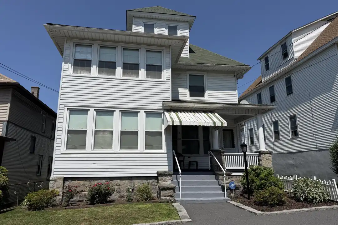 715 Hemlock St – photo 1