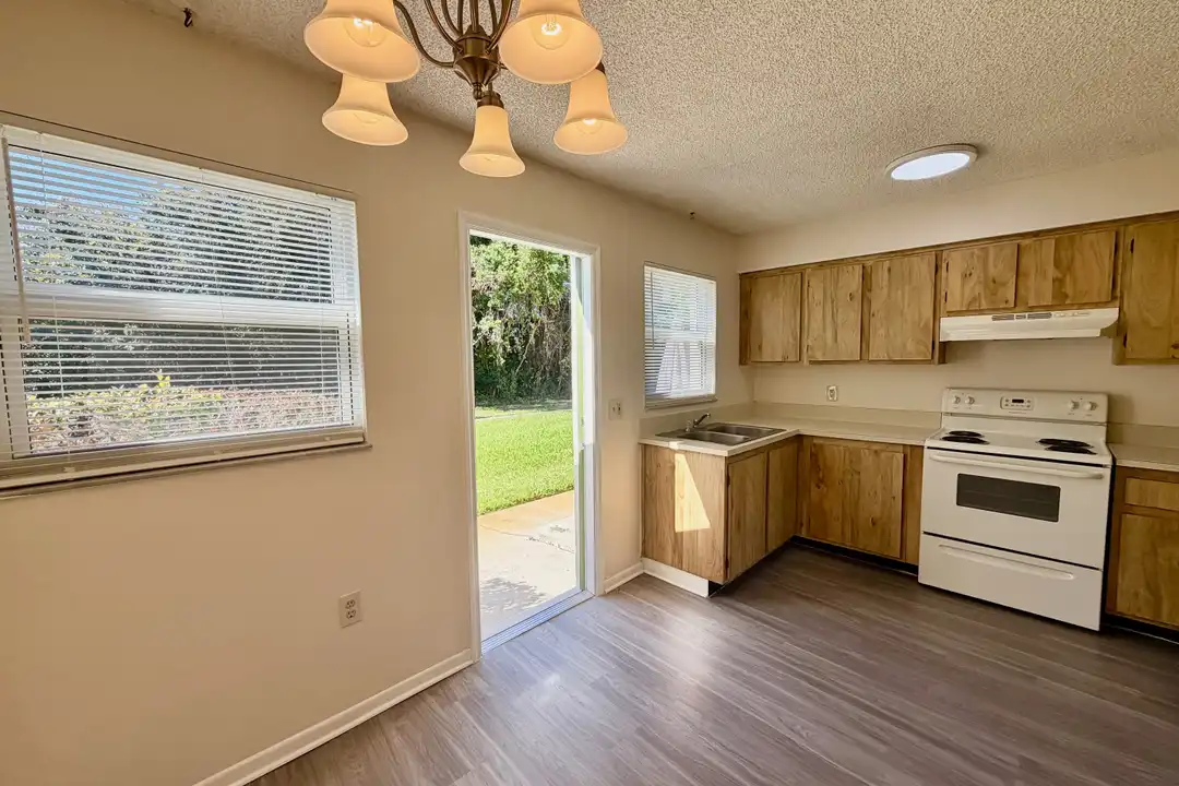 664 SW 35th St unit 3 - View 4