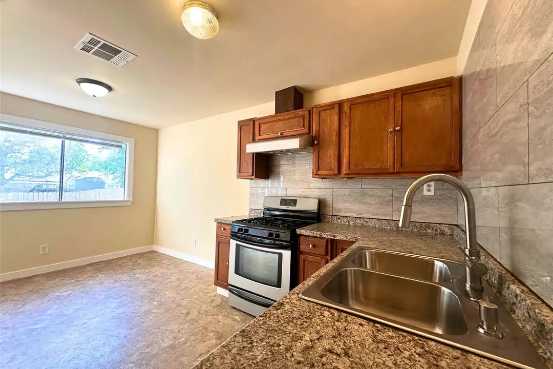 2525 Dovemeadow Dr - View 5
