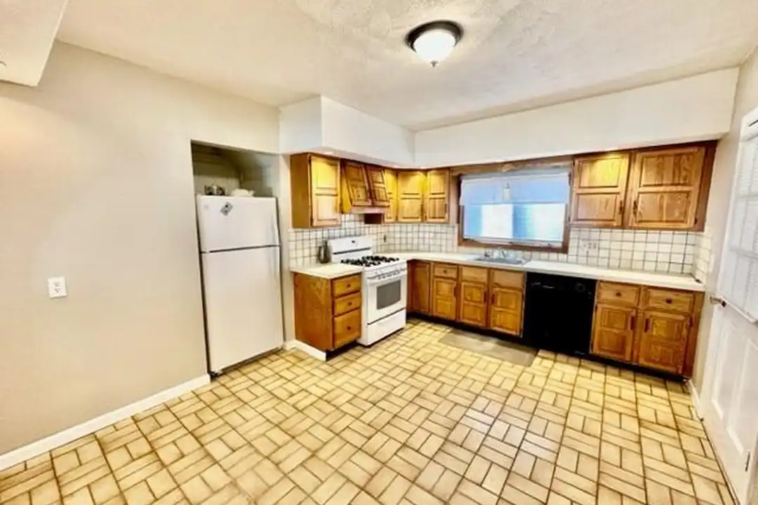 46 Washington Ave – photo 1 of 10