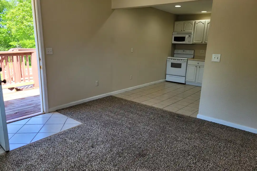 1009 Briarwood Rd – photo 1 of 18