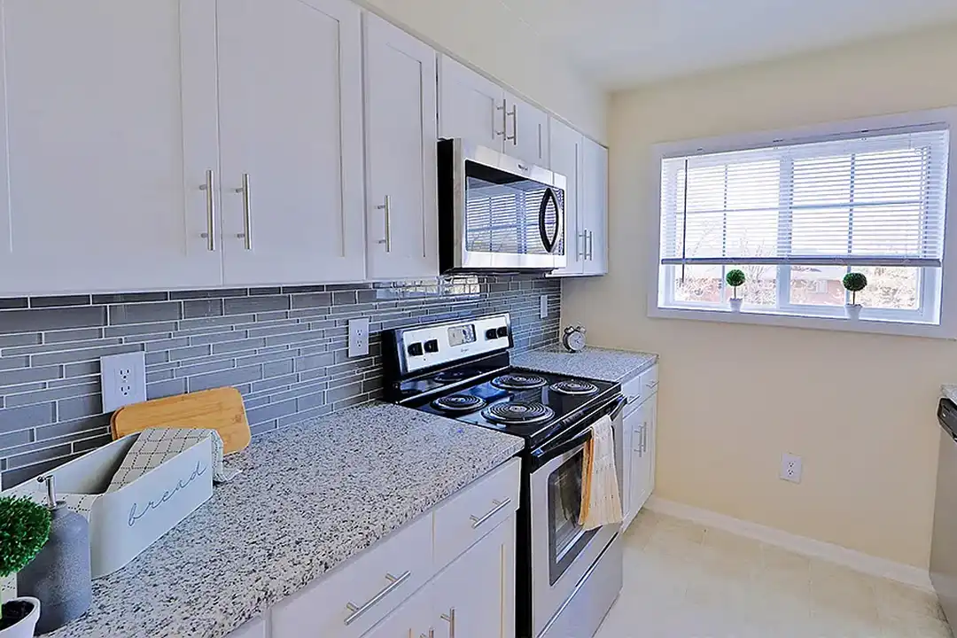 Mount Vernon Square Apartment Homes – photo 1