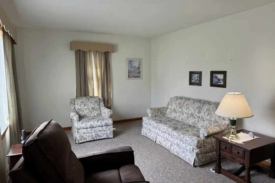241 Helena Dr – photo 1 of 7