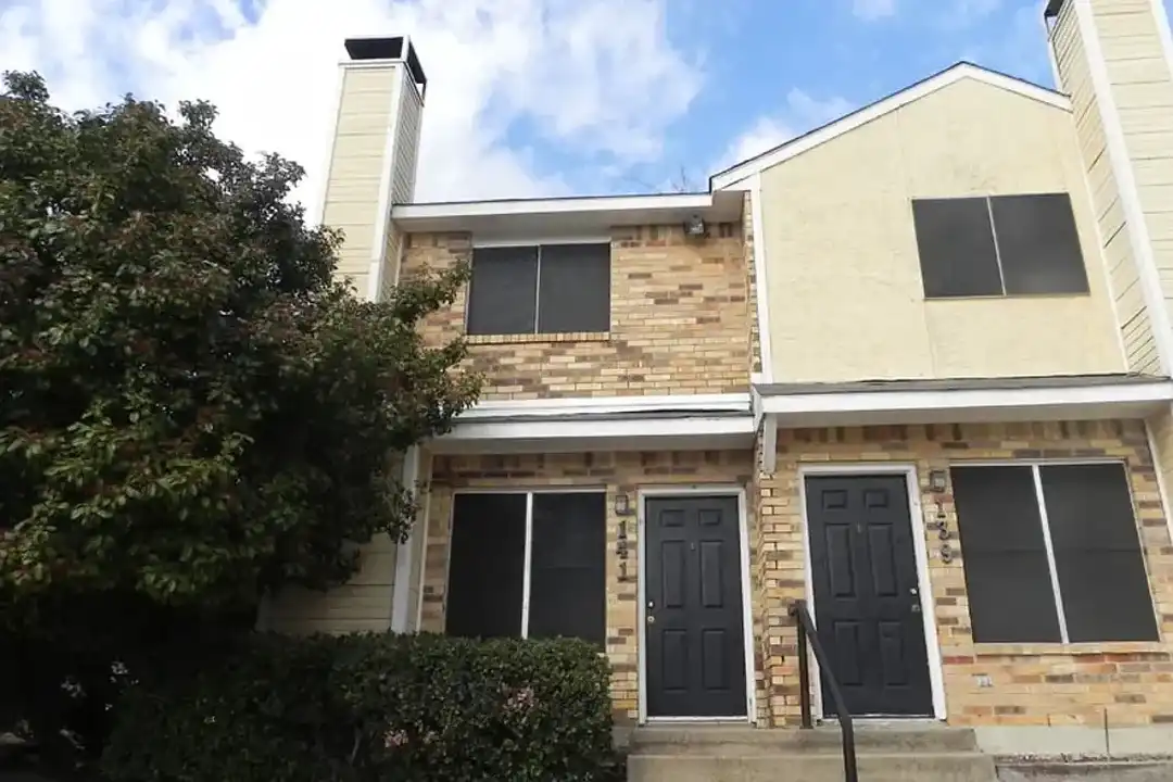 Highland Oaks - View 5