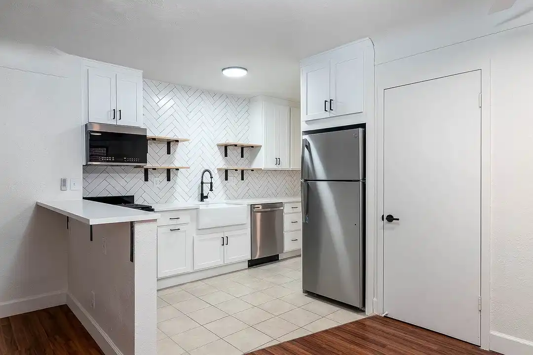 661 N Pearl St – pohled 5