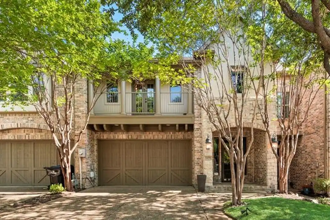 5379 Balmoral Dr - View 4