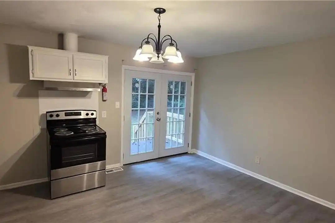 2206 Bothwell St - View 2