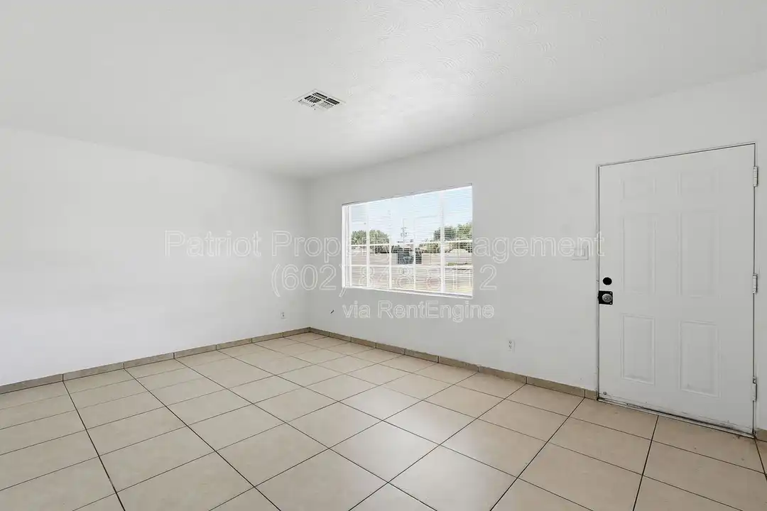 6701 N 33rd Ave - View 3