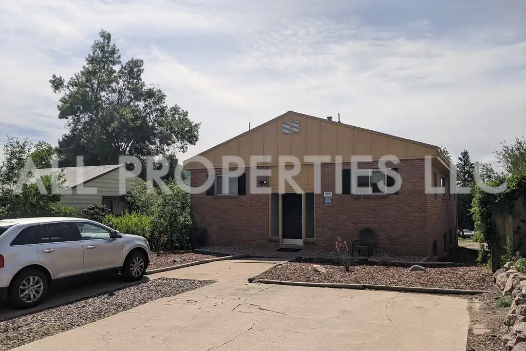 919 3rd St unit 2 - View 2