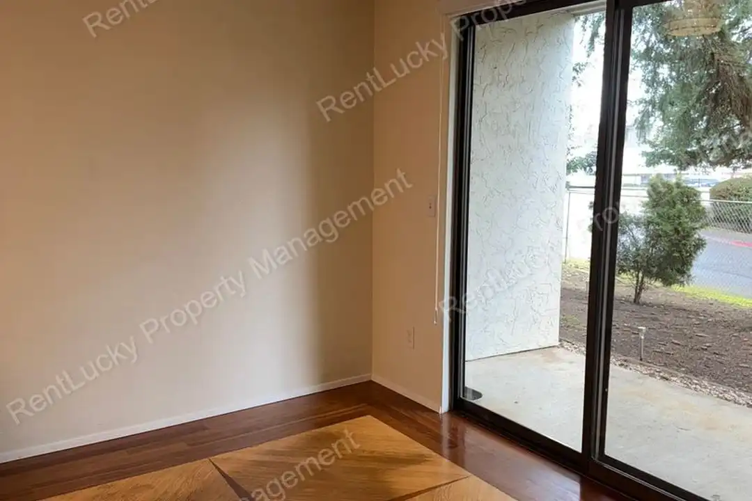 12510 NE 117th Pl - More