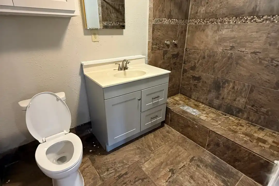 1645 E 54th St N - View 3