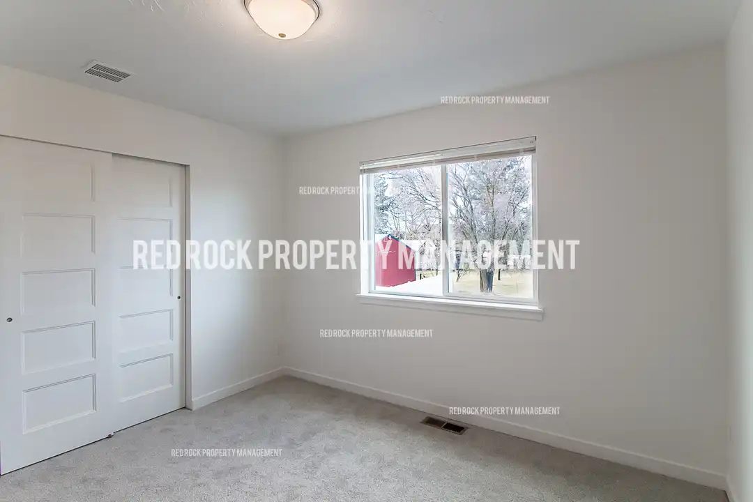 1116 N Davis Ln - View 4
