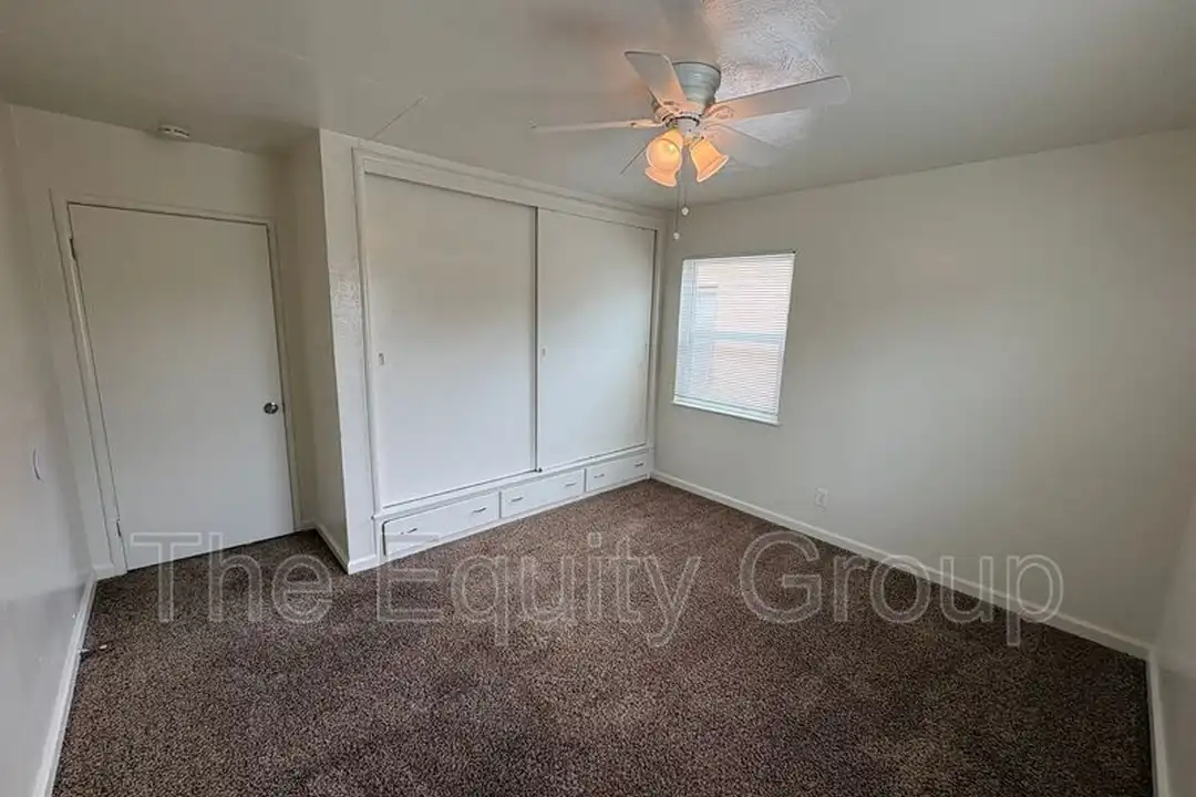 315 W Kaweah Ave - More