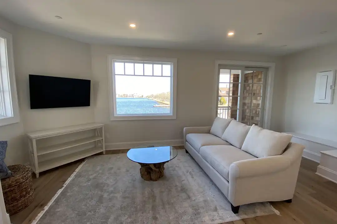 412 Lake Ave - View 5