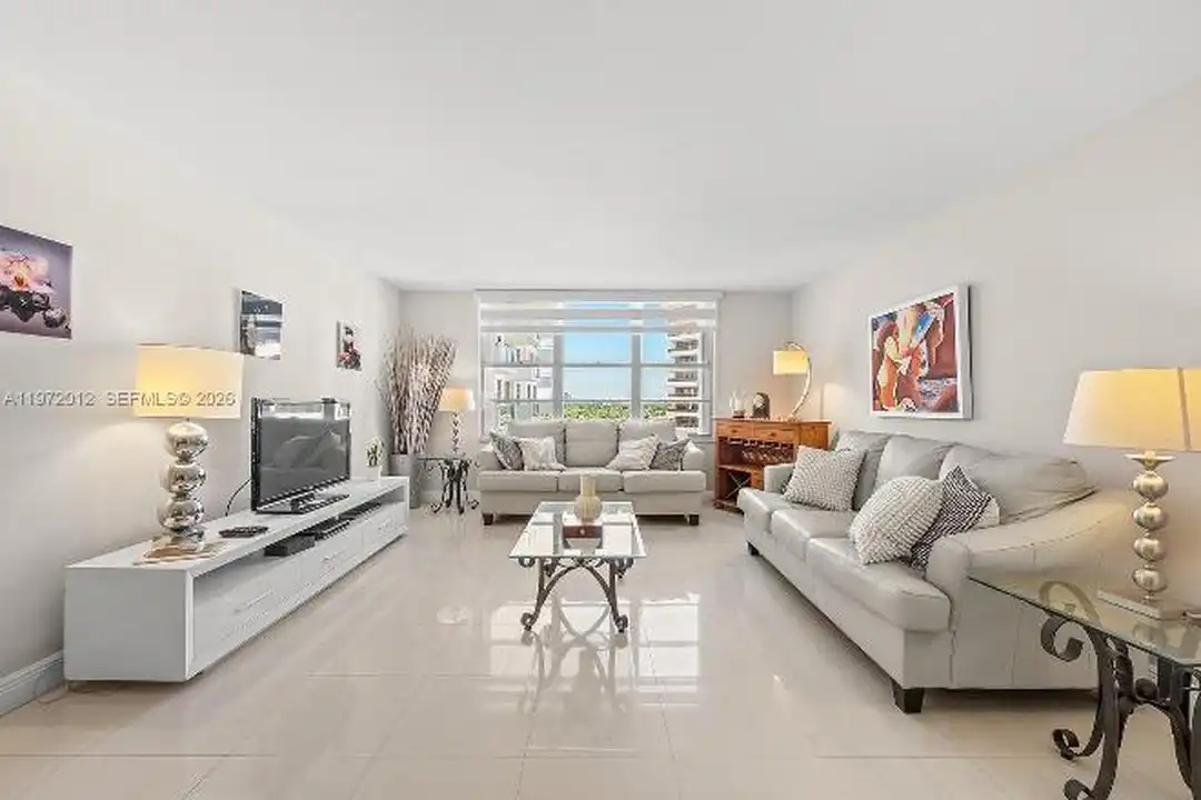 5161 Collins Ave - View 4