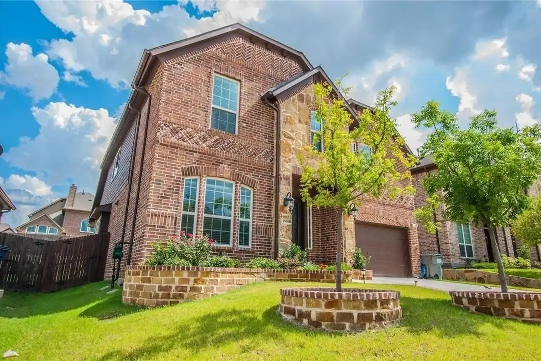 2440 Kingsgate Dr - View 2